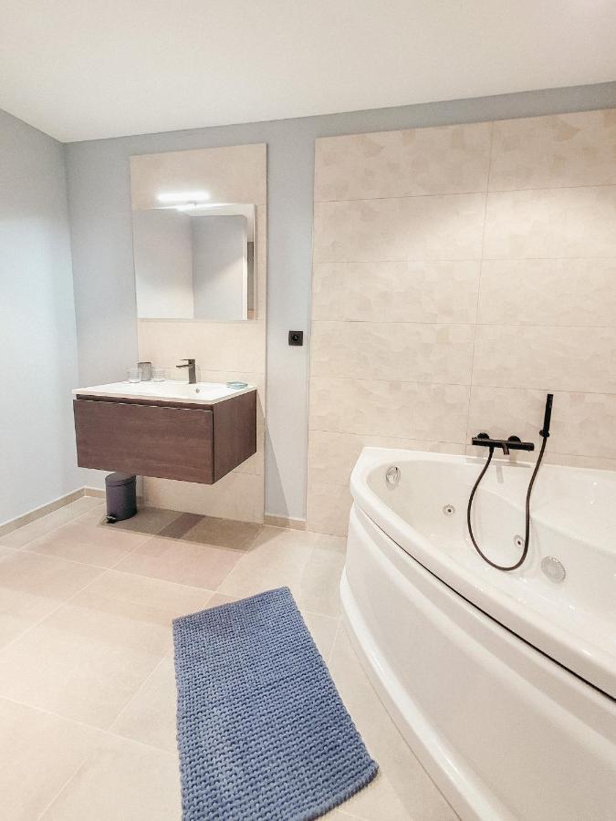 Walcourt Au Bout De Mes Reves Bed & Breakfast エクステリア 写真